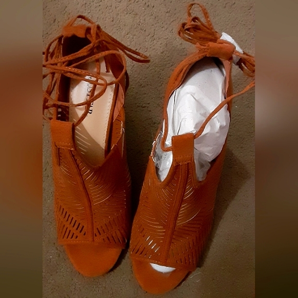 Faux suede heeled sandal with tie ankle straps - Picture 2 of 2